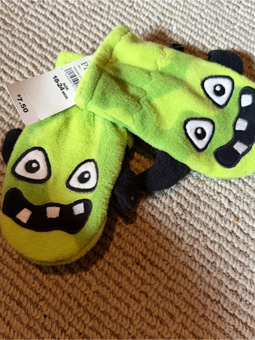 NWT Green 18-24 Month Monster Mittens